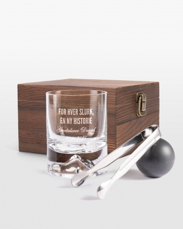 Whiskysett med gravert whiskyglass med navn og personlig budskap.